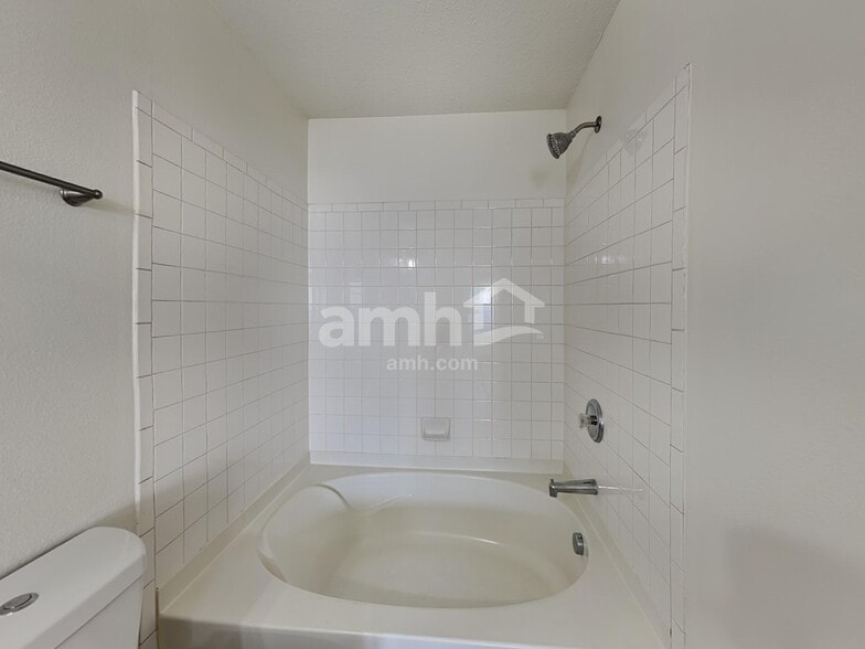 Building Photo - 5624 Grassy Bank Dr