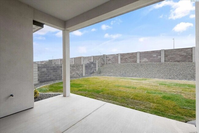 Building Photo - Modern 4-Bedroom Home in Desirable Richland