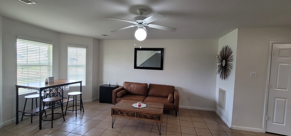 Common Living Area - 23352 High Point St