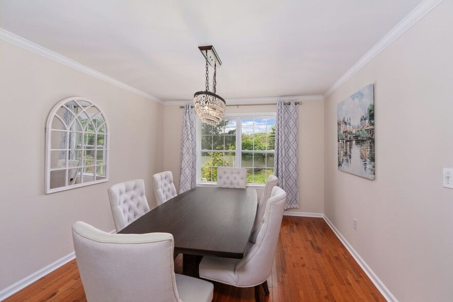 Building Photo - 2190 Beechwood St