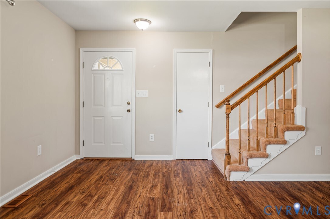 Building Photo - 7156 Birchwood Cir