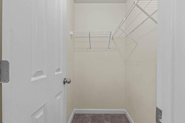 Building Photo - 3 Bedroom 2 Bathroom Home