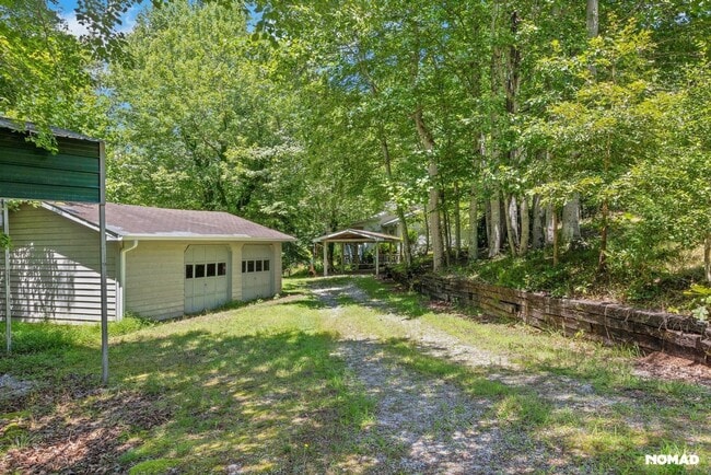 Building Photo - Peace & Beautiful 3BR House Near Rabun Gap...