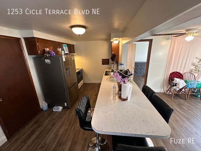 Building Photo - 1253 Circle Terrace Blvd NE