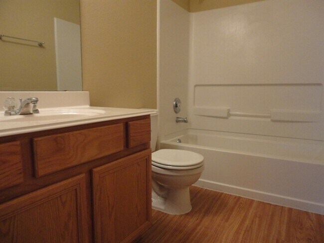 Building Photo - 802 Dragonfly Dr