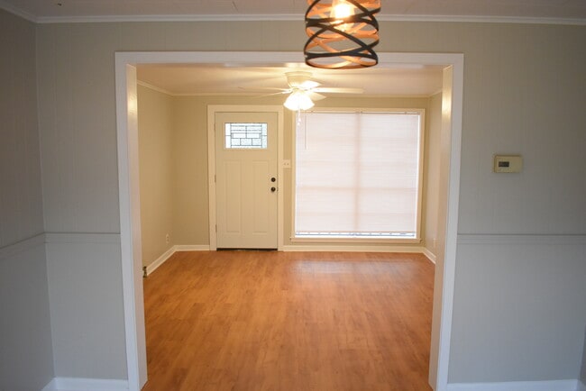 Building Photo - 221 N Sanders St