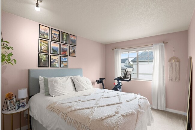 Building Photo - 3 bed/2.5 bath home in the Wonderful Ville...