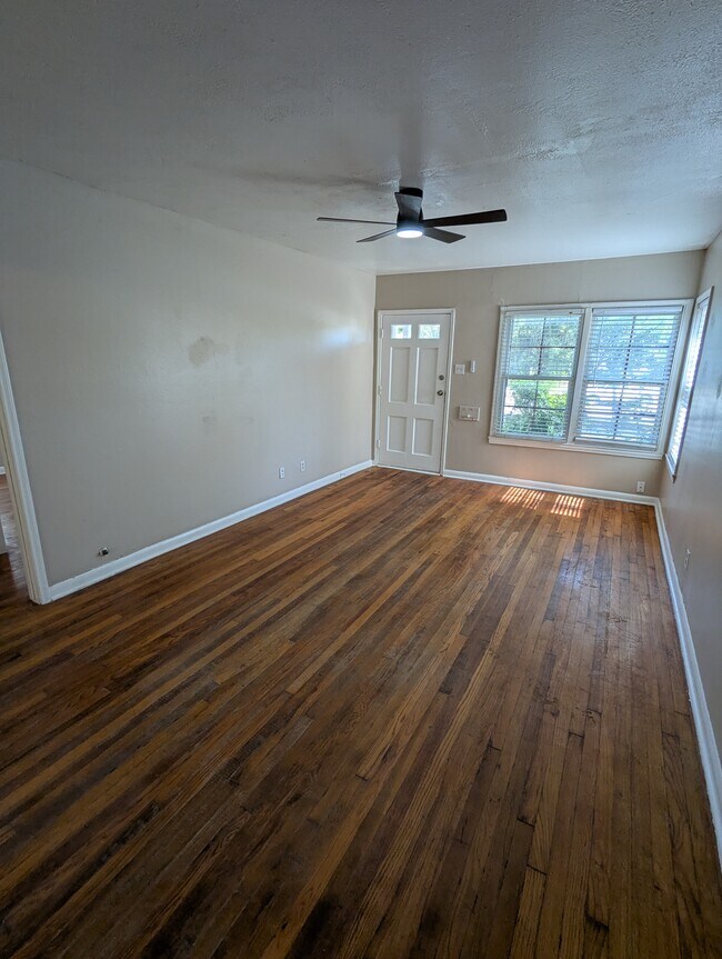 Building Photo - 5321 Howard St