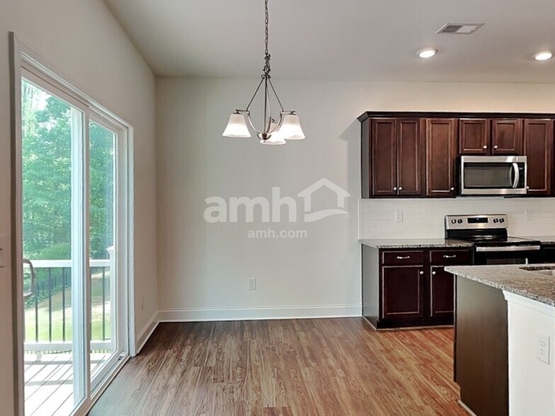 Building Photo - 5125 Canyon Creek Way