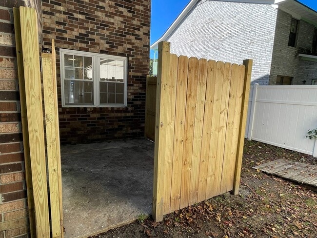 Building Photo - Available March 16th. Water included. RENOVATED 2 BR/1.5 BA Townhouse in the Heart of James Island!