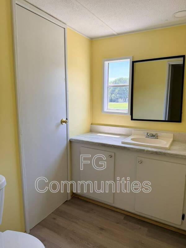 Building Photo - 112 Laurin Dr
