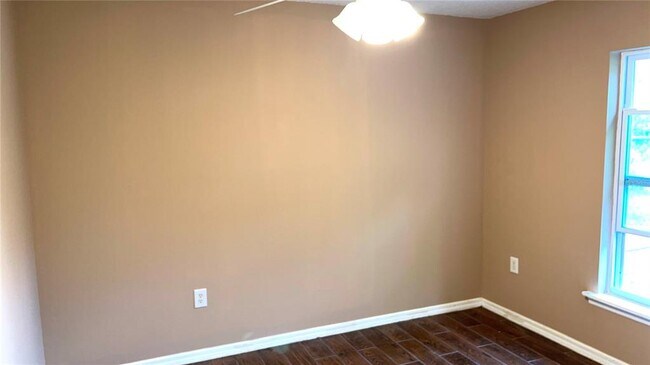 Building Photo - 326 Fox Lake Dr