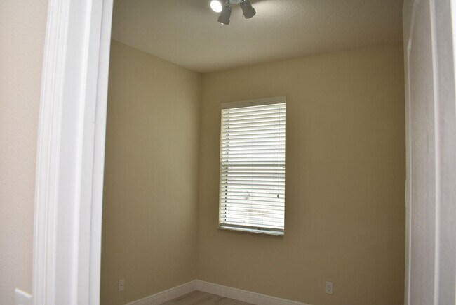 Building Photo - 5060 Creekside Park Ave
