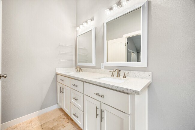 Building Photo - 5122 Prairie Creek Dr