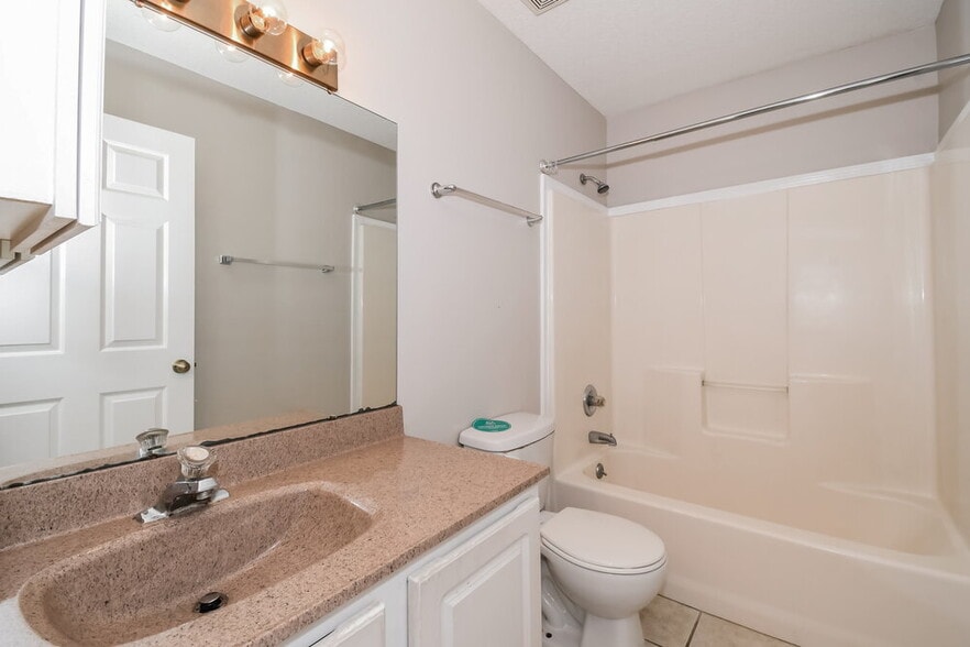 Building Photo - 416 S 13th Terrace