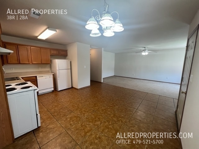 Building Photo - 403 E Asher Ct