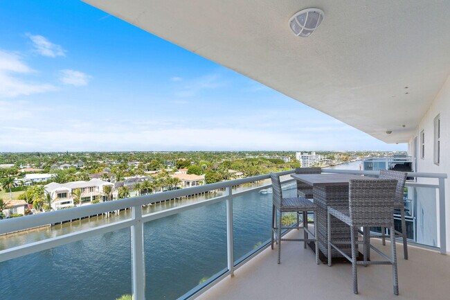 Building Photo - 1160 Hillsboro Mile