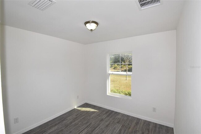 Building Photo - 1185 Highlands Rd