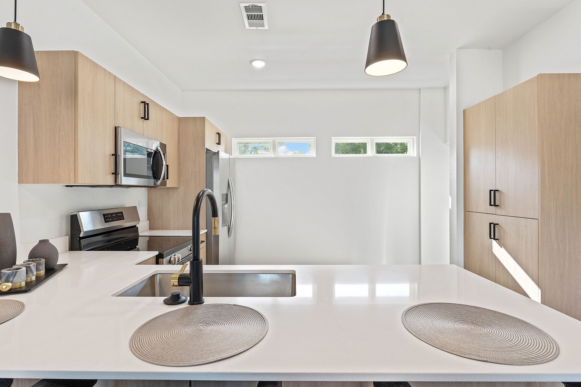 Building Photo - 1985 Vale Ave