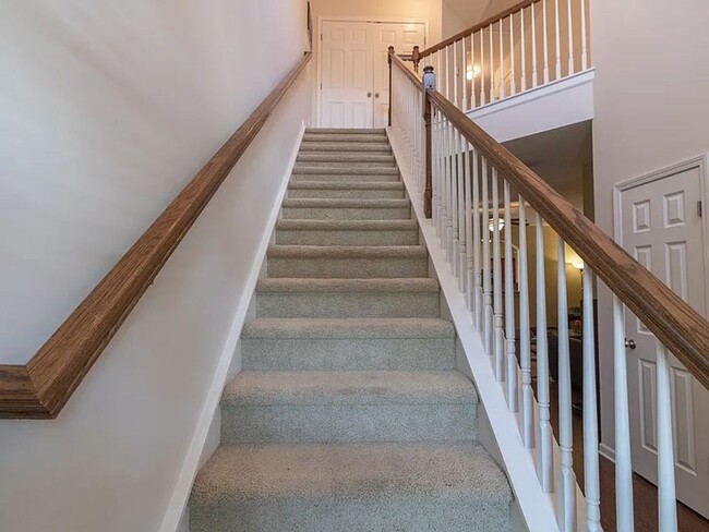 Building Photo - Beautiful 3BR TownHome