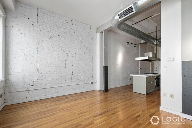 Building Photo - 159 W Broadway-304