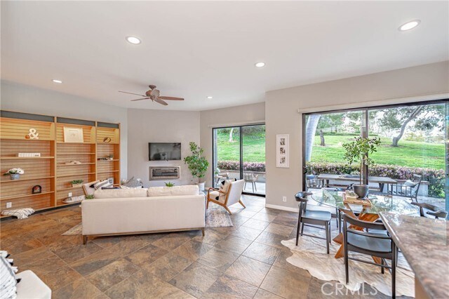 Building Photo - 48 Arboles