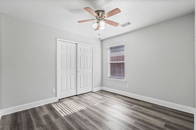 Building Photo - 20231 Avery Point Dr
