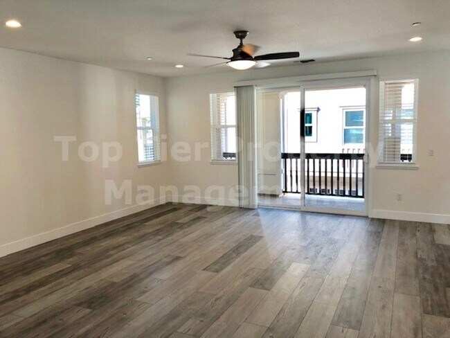 Building Photo - Beautiful tri-level 3 Bd/2.5 Ba, 2000 sf single-family house in Pleasant Hill available for lease...