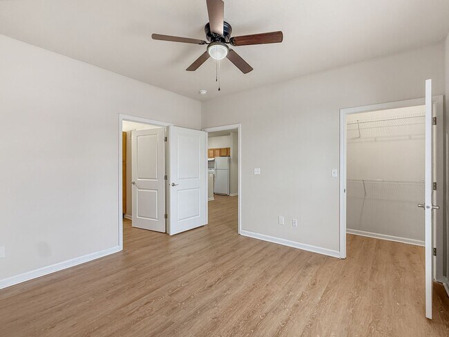 Building Photo - 702 Beachfront Dr