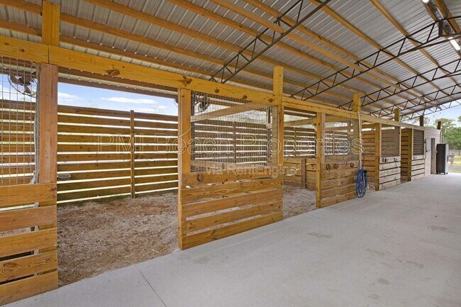 Building Photo - 18080 Sycamore Dr W