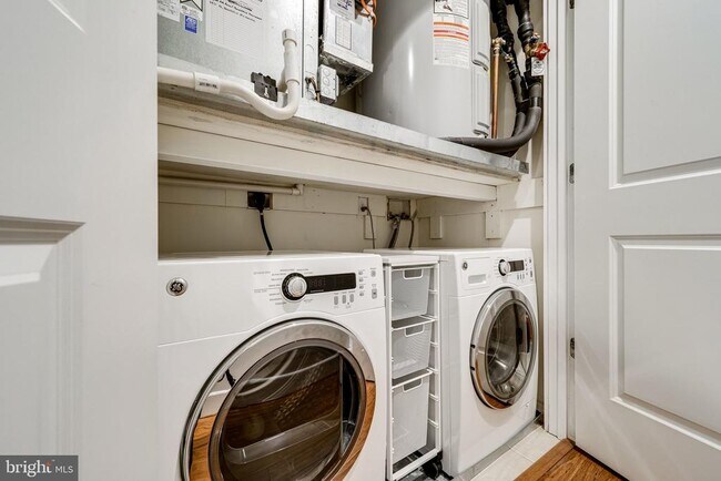 Building Photo - 910 Powhatan St