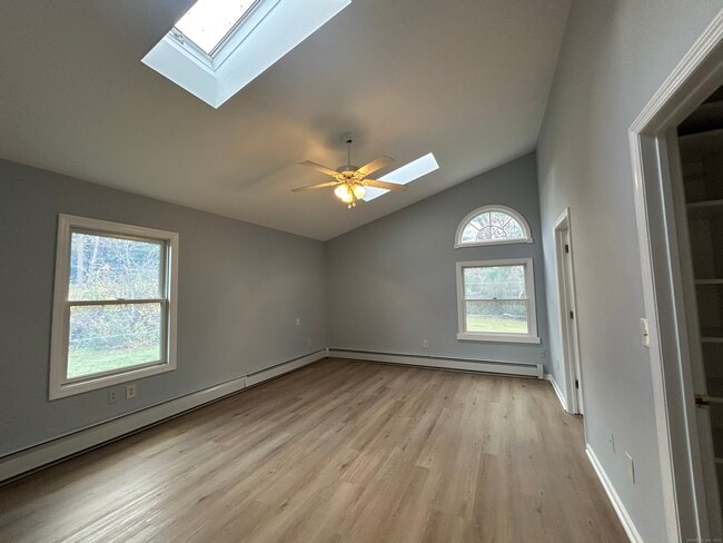 Building Photo - 185 Branchville Rd