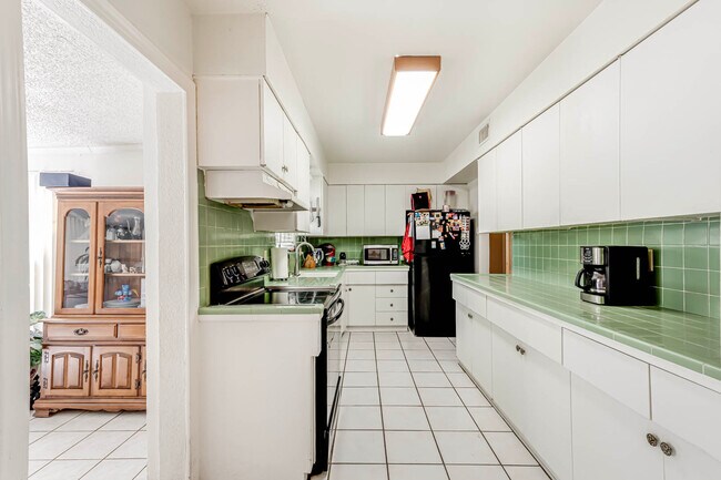 Building Photo - 359 Langton Dr