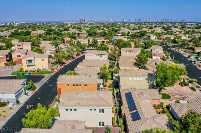 Building Photo - 10537 Redwood Ash Ave