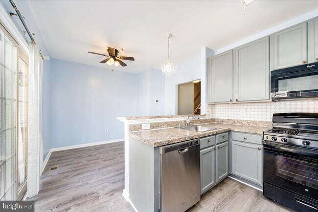 Building Photo - 12121 Amber Ridge Cir