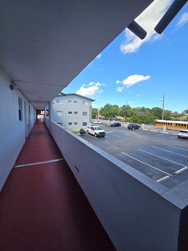 Building Photo - 120 ROYAL PALM Rd