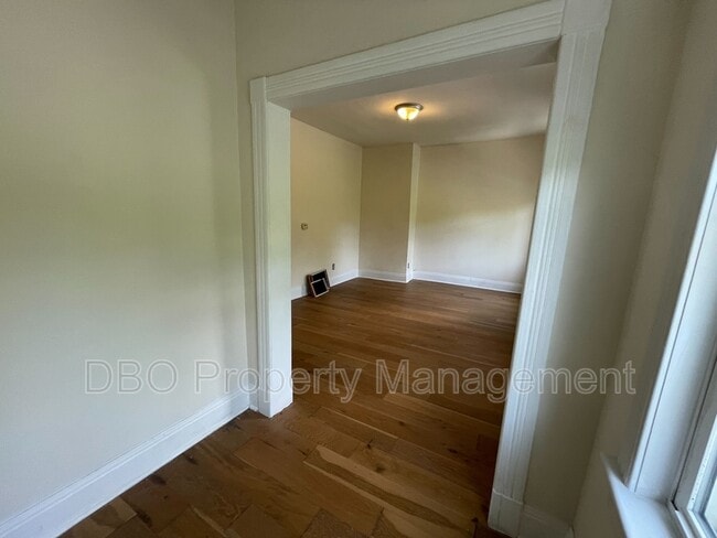 Building Photo - 262 Morton Ave