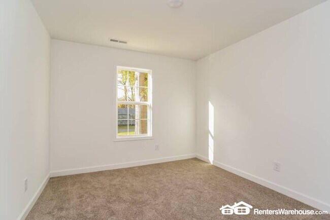 Building Photo - Newly built 4 bedroom 2 bath