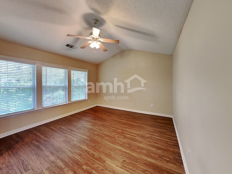 Building Photo - 375 Bass Way NW