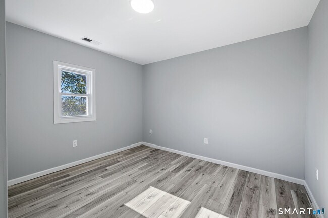 Building Photo - 273 High Ridge Dr