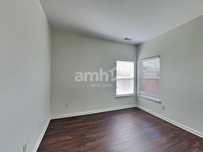 Building Photo - 4732 Sunburst Ln