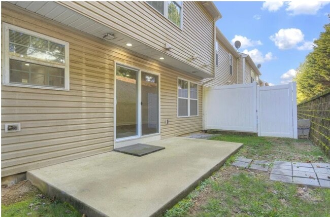 Building Photo - 435 Pin Oak Dr NW