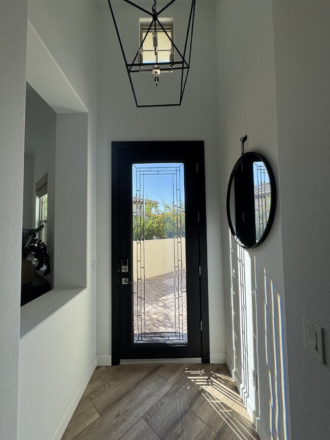 Building Photo - 120 E Iloca Ln