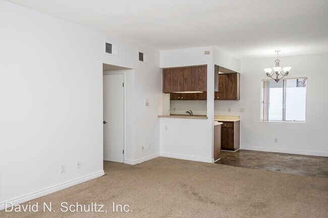 Building Photo - 520 W Wilson Ave