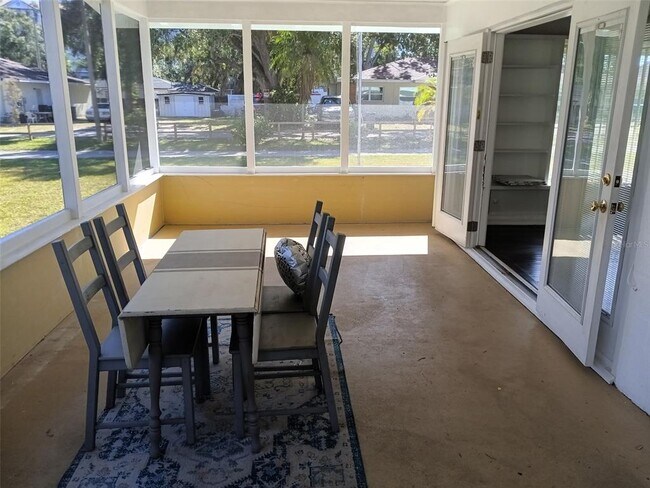 Building Photo - 10611 Dixon Dr