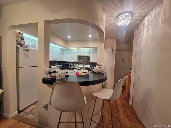 Building Photo - 206-14 Emily Rd