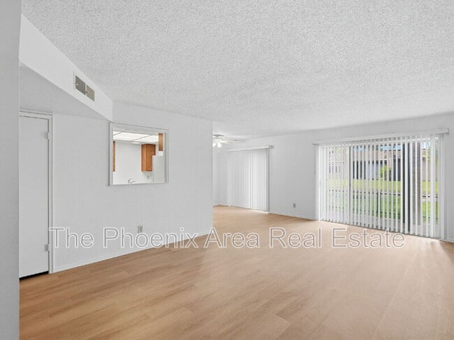 Building Photo - 2232 W Lindner Ave