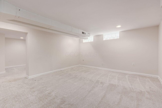 Building Photo - 336 E Weisheimer Rd