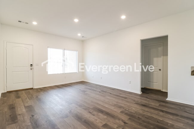 Building Photo - 163 Meadow Dr