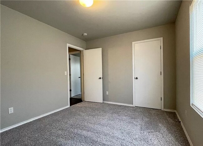 Building Photo - Beautiful 3-Bedroom Home with Easy Access ...